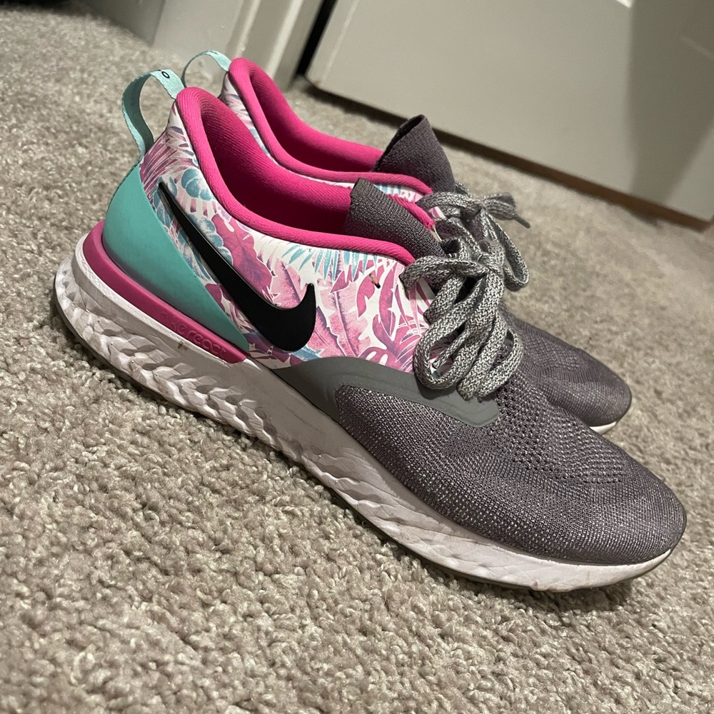 Nike Odyssey Running Shoes - Picture 1 of 3